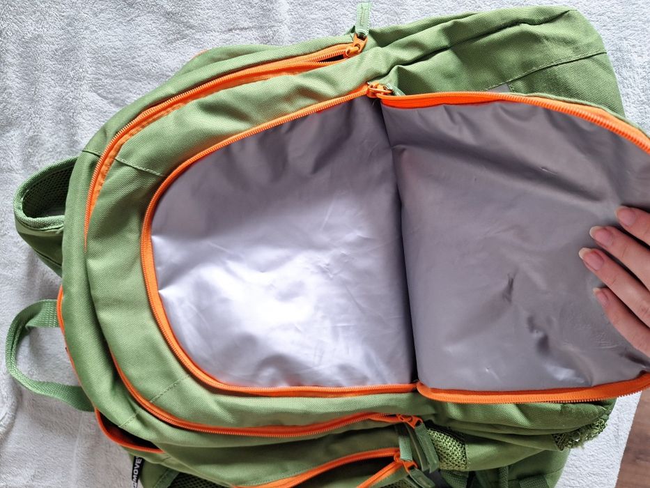 Ученическа раница с 4 разделни джоба + вграден дъждобран