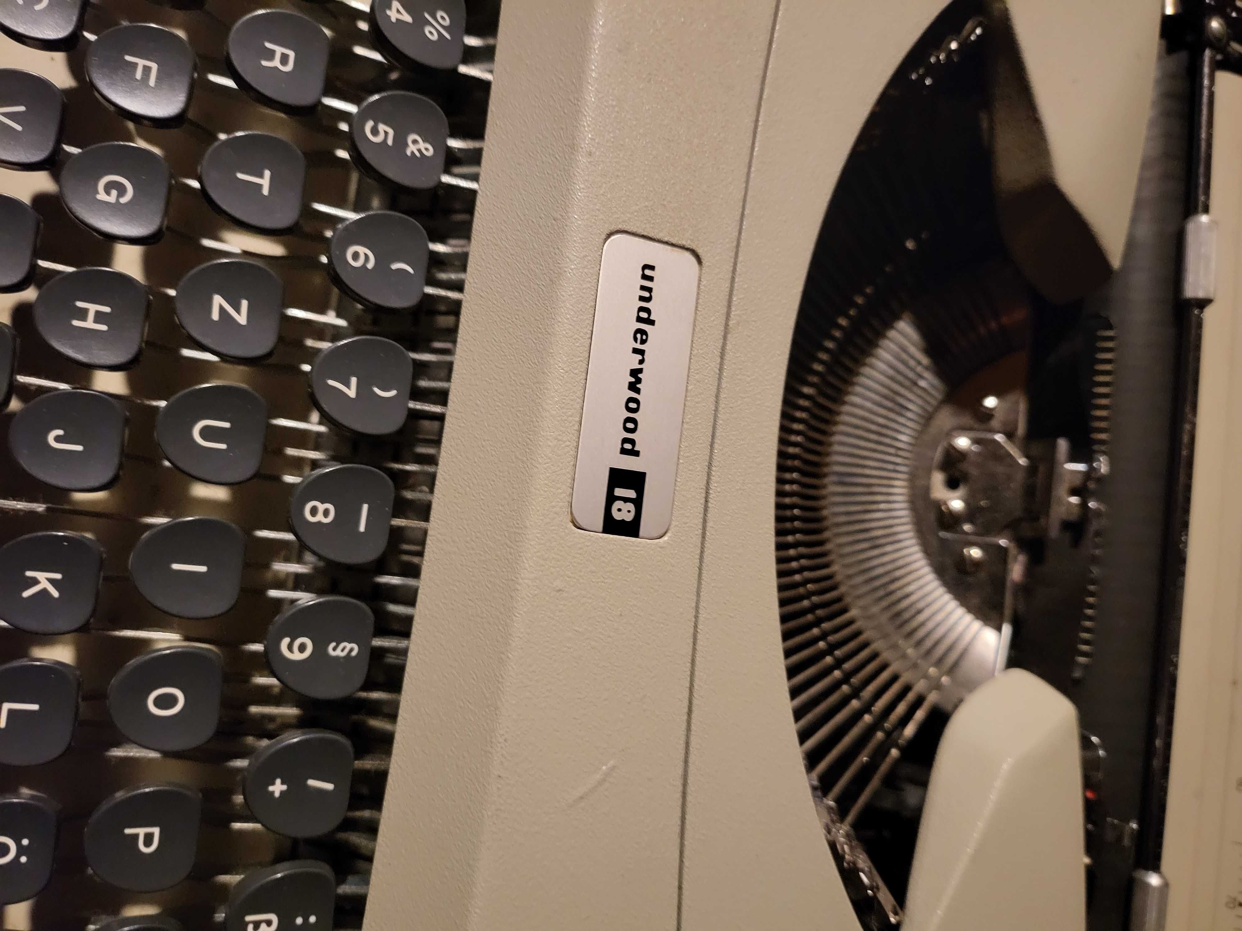 Masina de scris slim