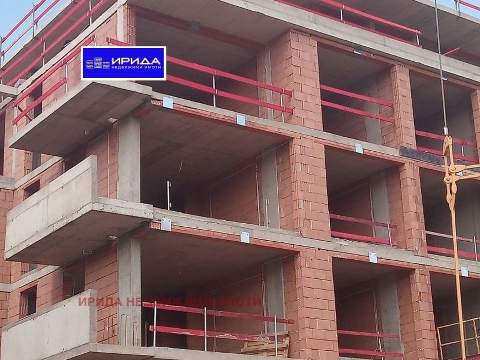 Просторен тристаен апартамент в Горна Баня