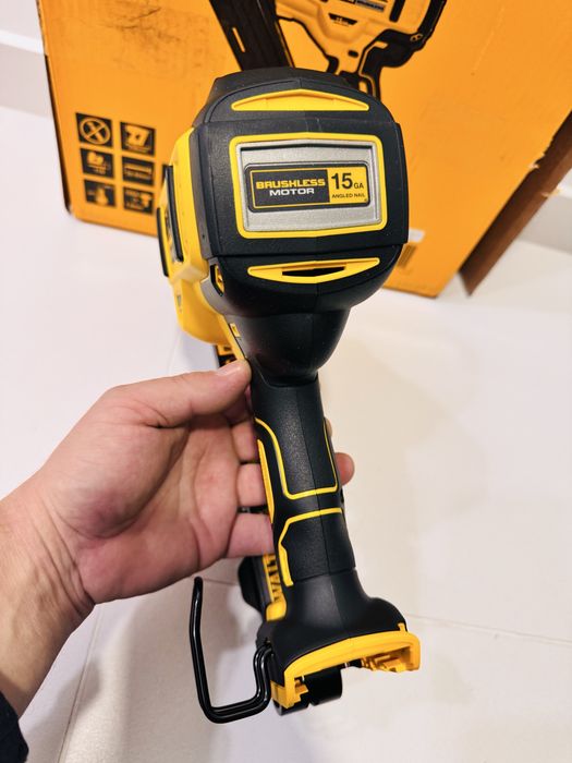 Dewalt DCN650N pistol impuscat cuie cu acumulator