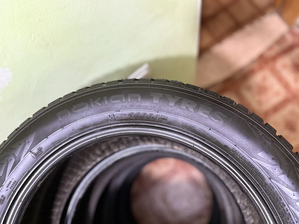 Продам срочно зимние шины