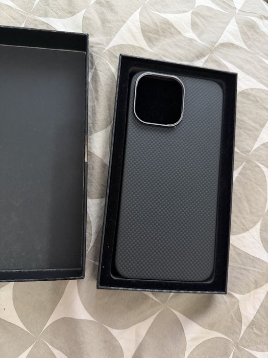 Husa de carbon iphone 16 pro max