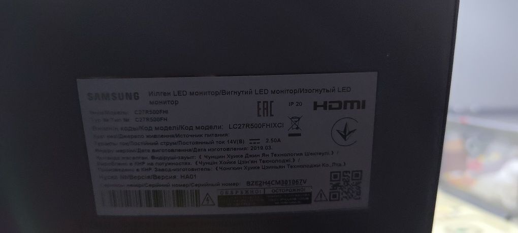 Mini ITX компьютер с монитором и шарниром для монитора