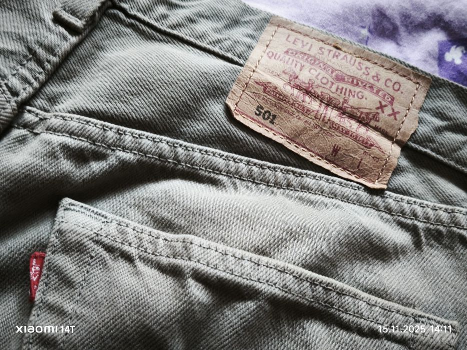 Vând blugi Levi's 501 verde gri