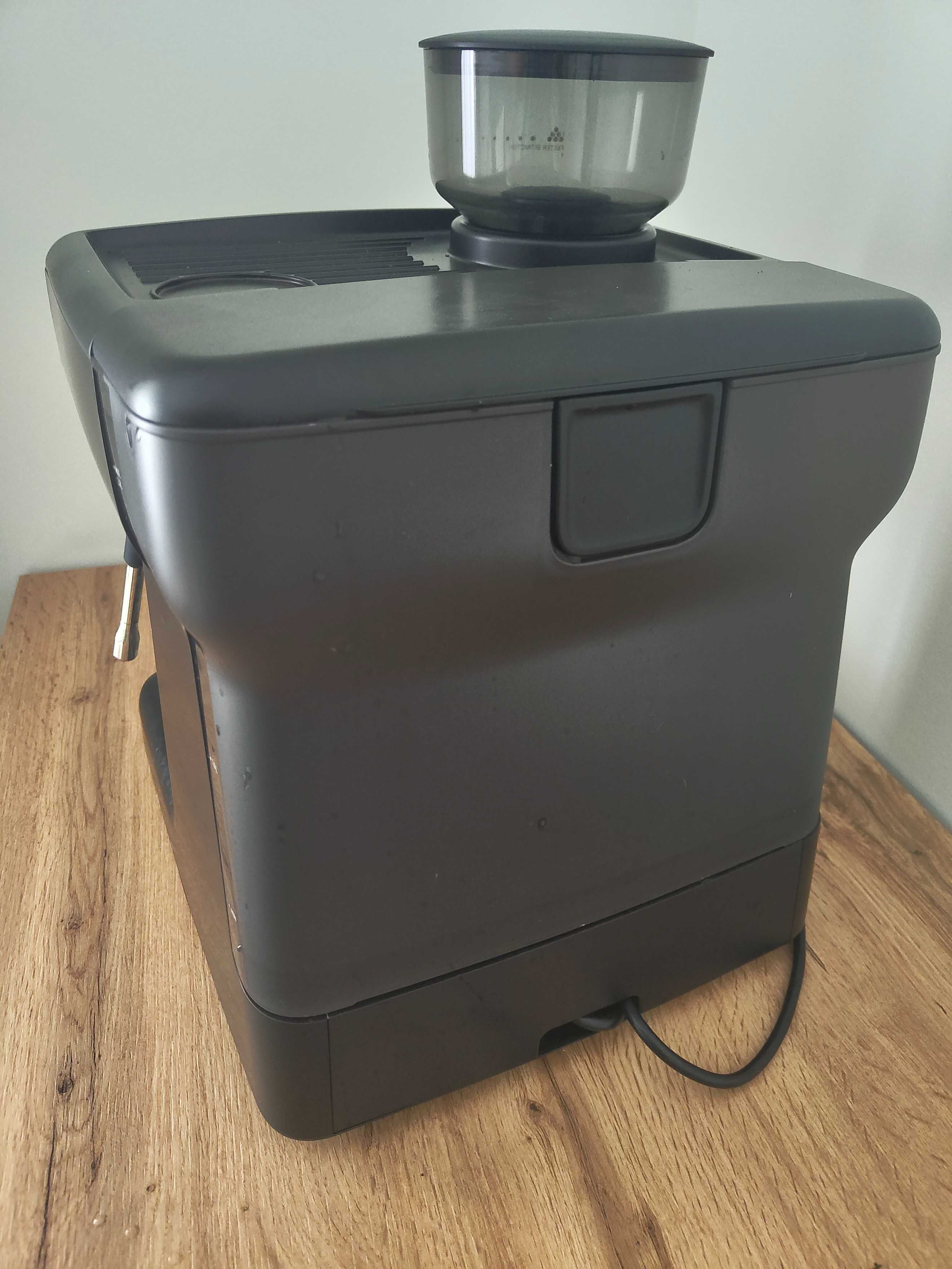 Espressor Breville Barista Max Plus cu accesorii suplimentare
