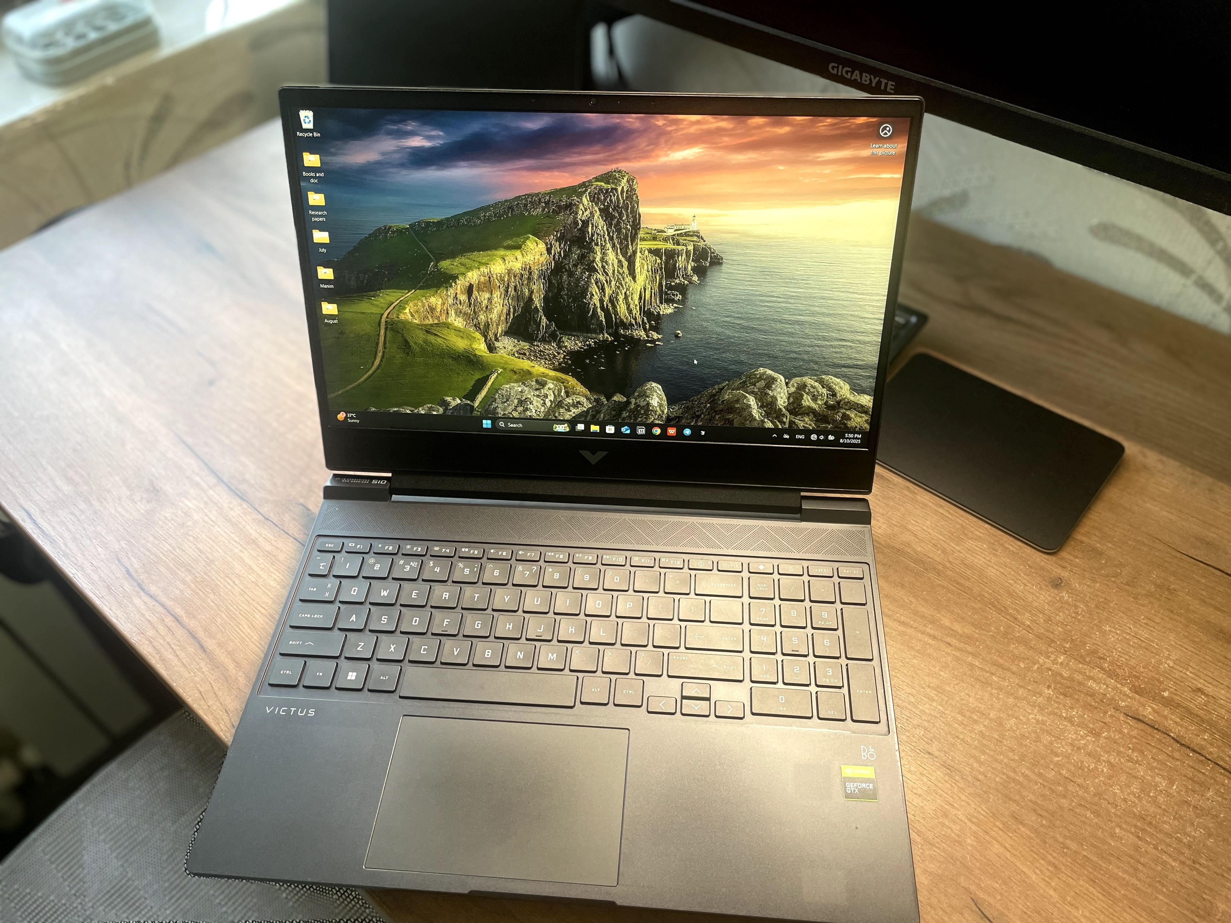 HP Victus, 16ГБ, 512 SSD, GTX1650, отличное состояние подходит для игр
