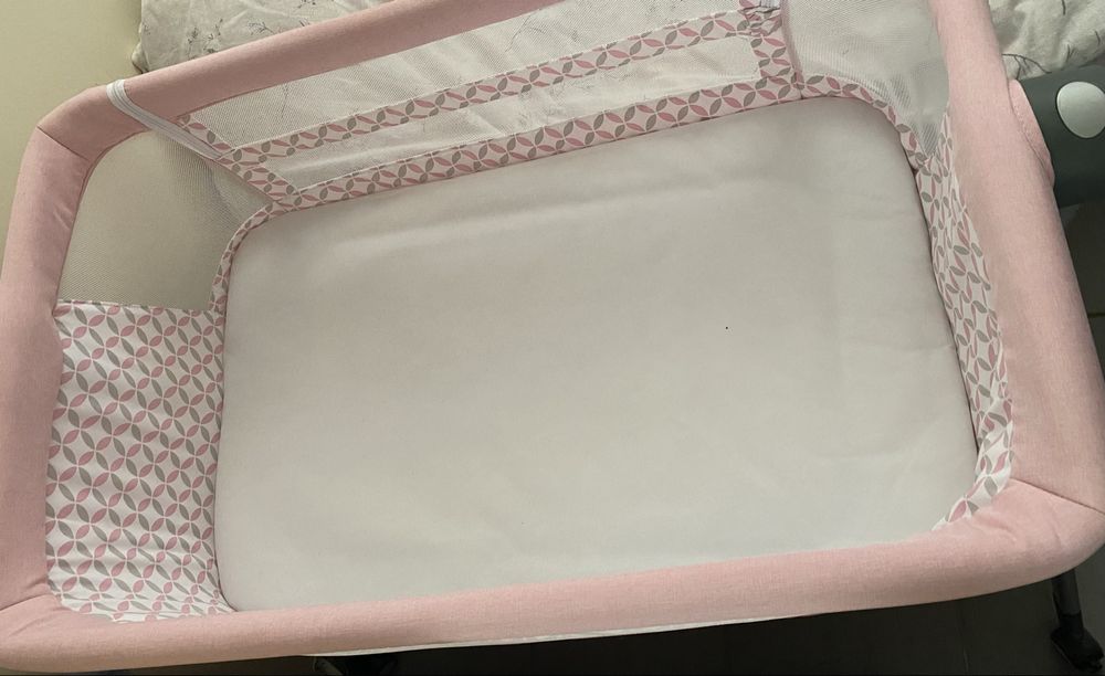 Бебешка кошара next to me