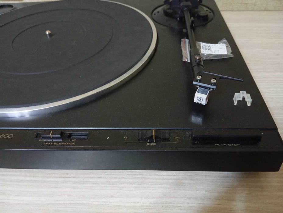 Продам проигрыватель винил дисков PIONEER.