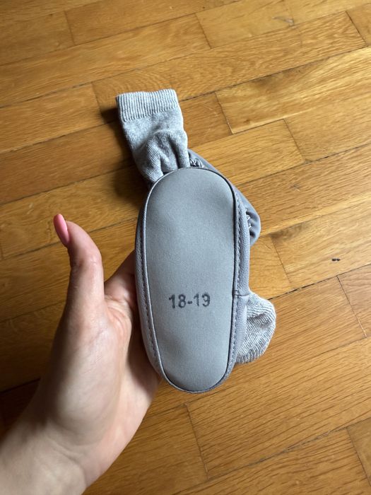 Бебешки чорапки с кожена подметка