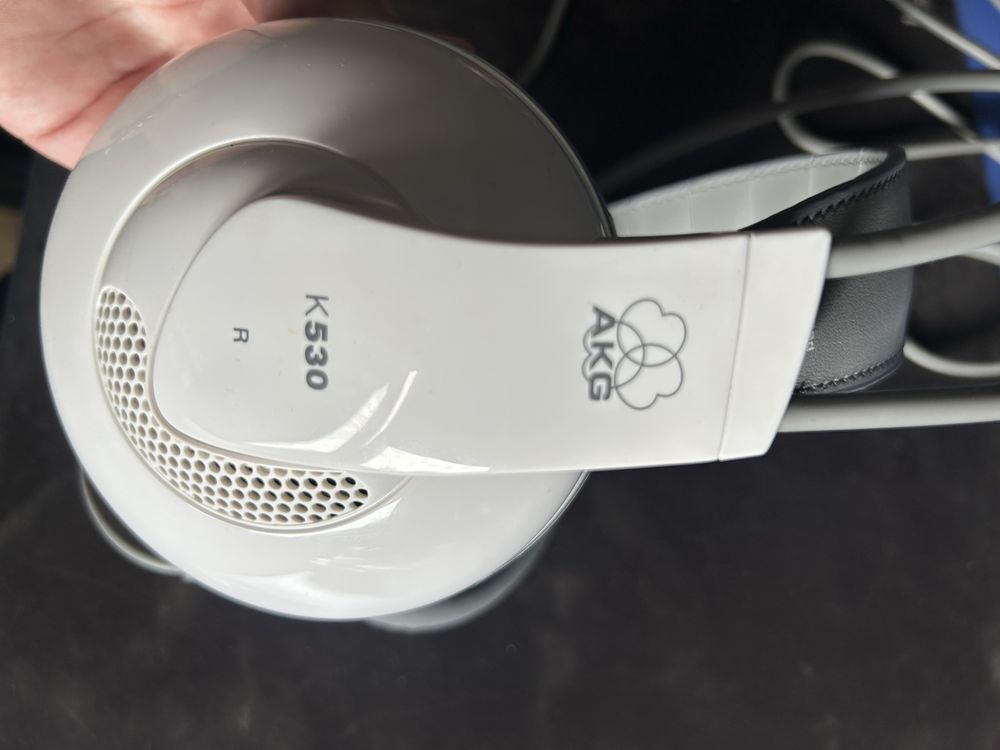 Casti bowers & wilkins si AKG