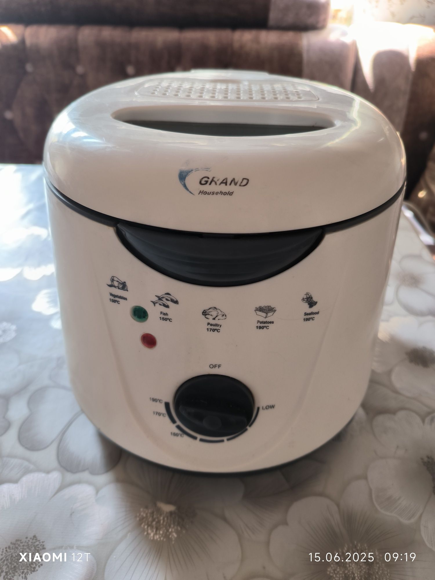 Продаю фритюрницу Grand Household
Состояние: хорошее, работает отлично