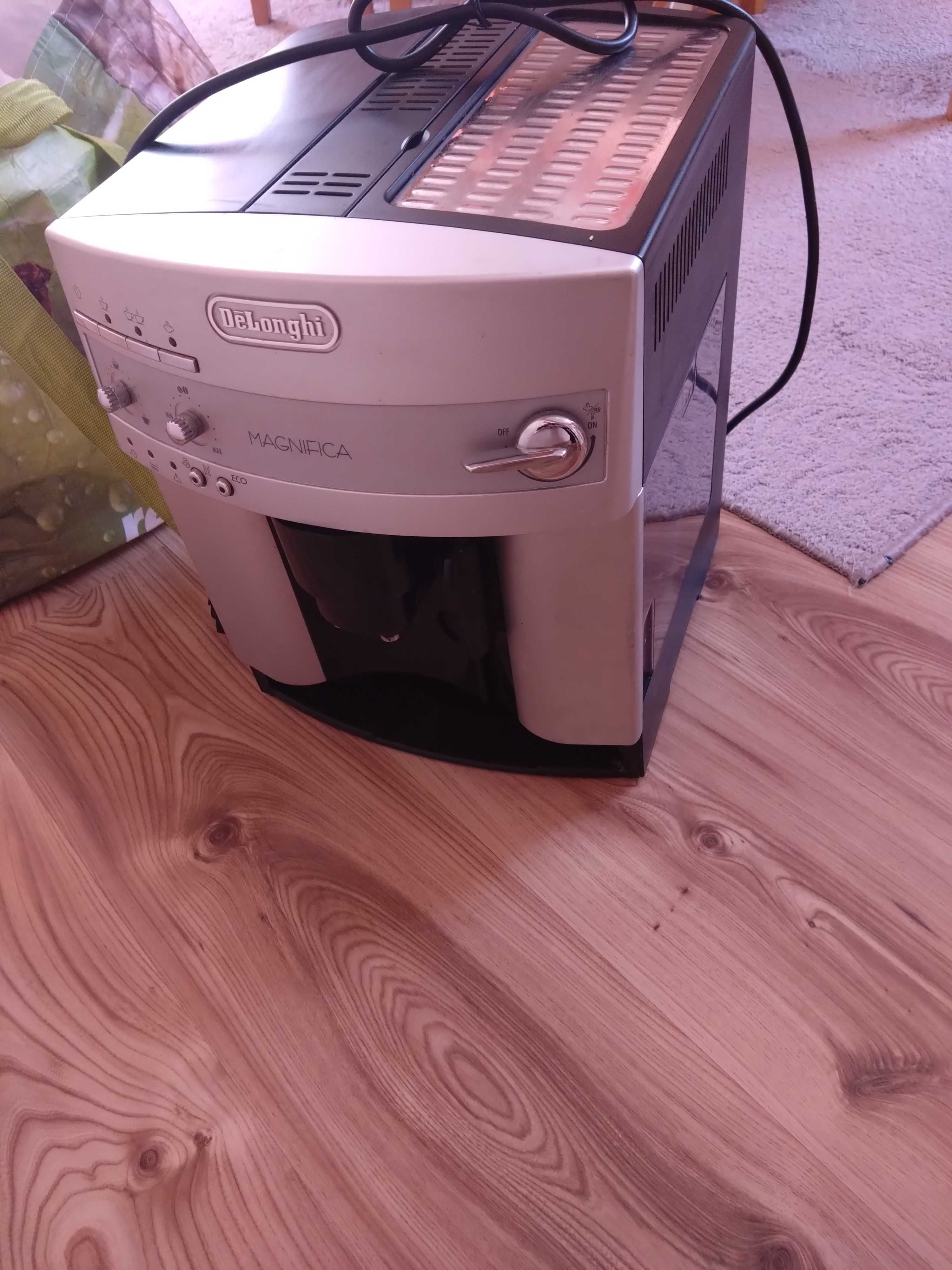 Продавам кафе автомат  delonghi magnifica