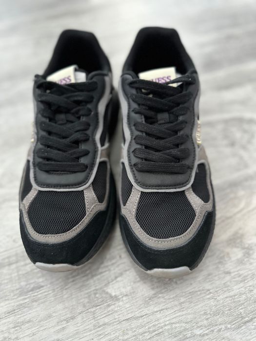 Дамски маратонки Guess, 41 номер, без никакви забележки