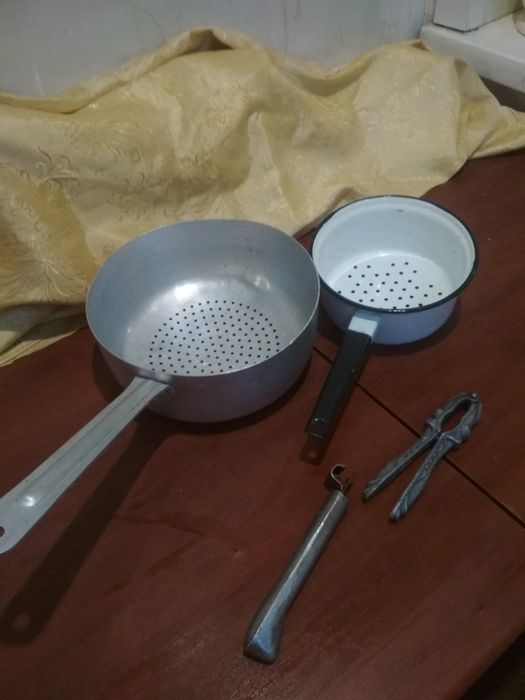 Продам дуршлаги орехокол и держатель для сковороды