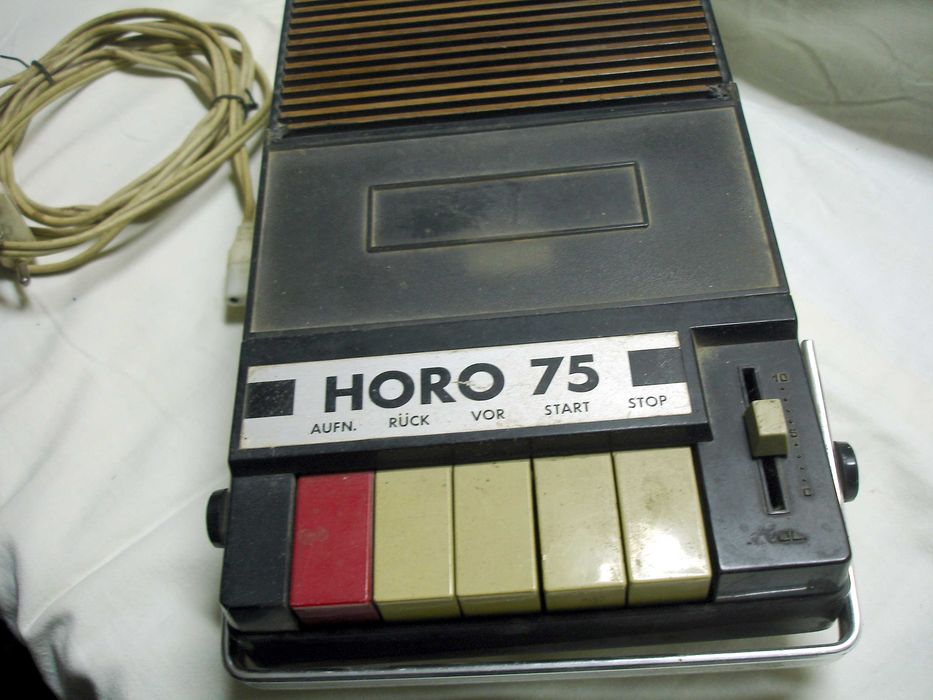 HORO 75 - портативен ретро касетофон