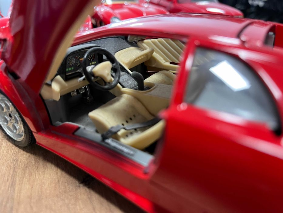 Матална колекционерска колички модел BBURAGO Lamborghini Diablo 1:18