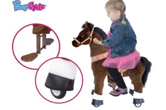 Немецкая лошадка-качалка: мягная игрушка для детей на колесах