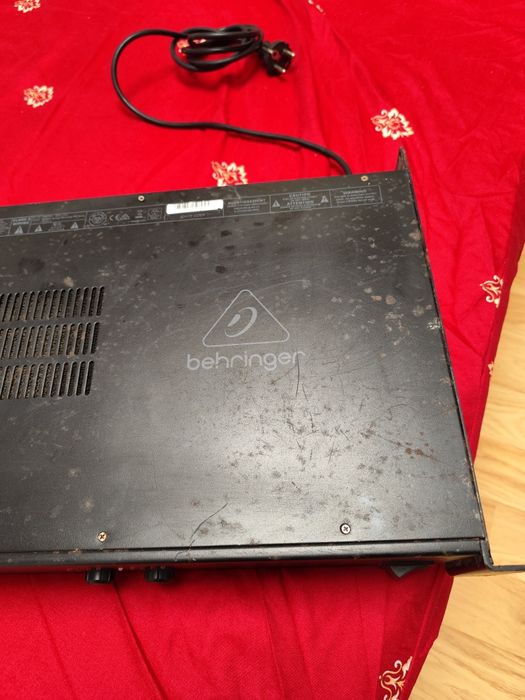 Vând amplificator audio Behringer