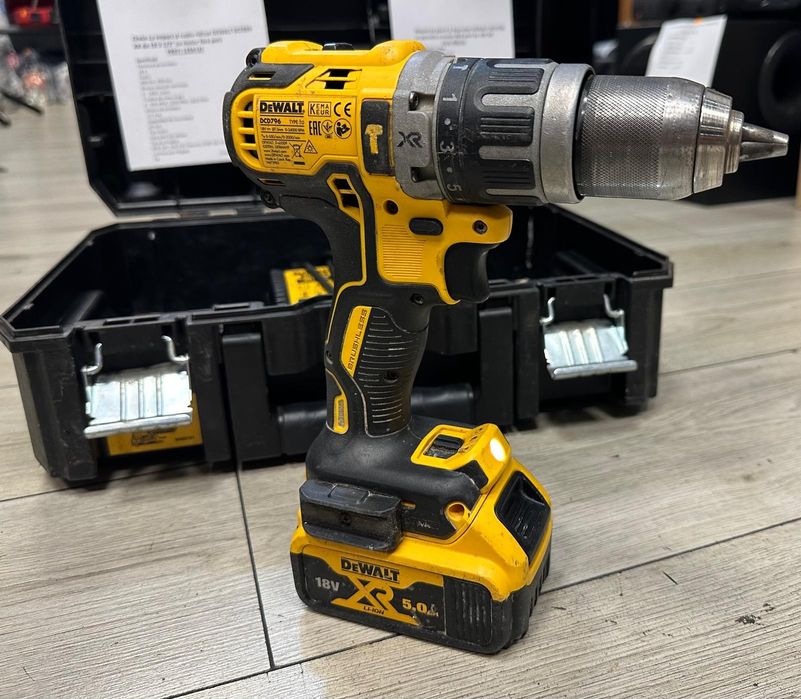 Amanet F28: Cheie cu impact Dewalt DCF899 + Filetanta  Dewalt DCD796