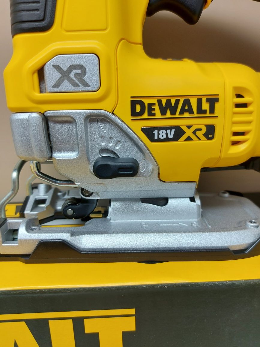 Ново безчетково зеге Dewalt DCS334N