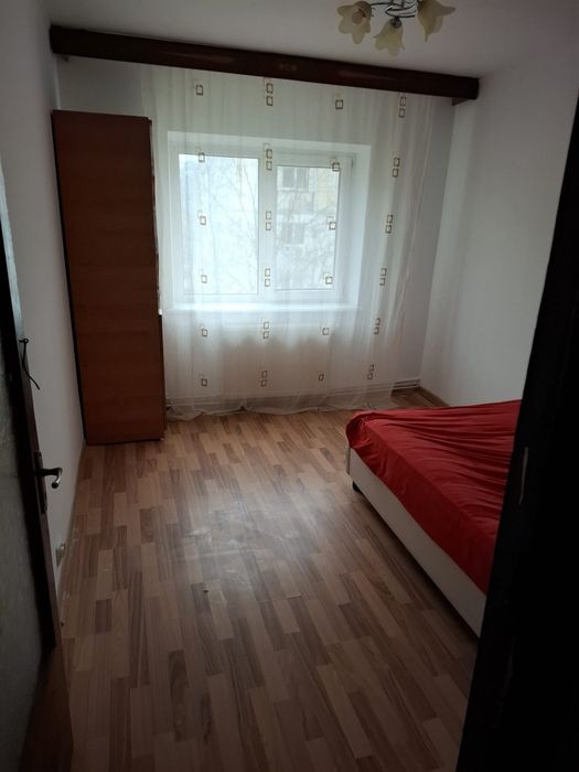 Închiriez apartament 3 camere
