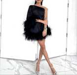 Рокля Fashion room с естествени пера