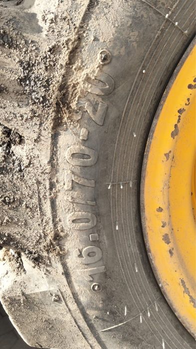 Шины от JCB 3/1 передний