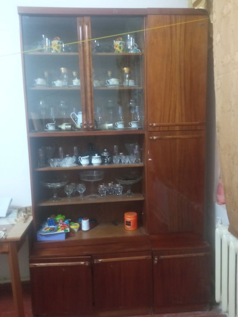 Сервант шкаф.  .