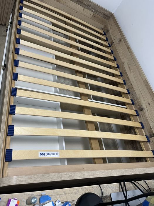 Двуетажно легло + два матрака