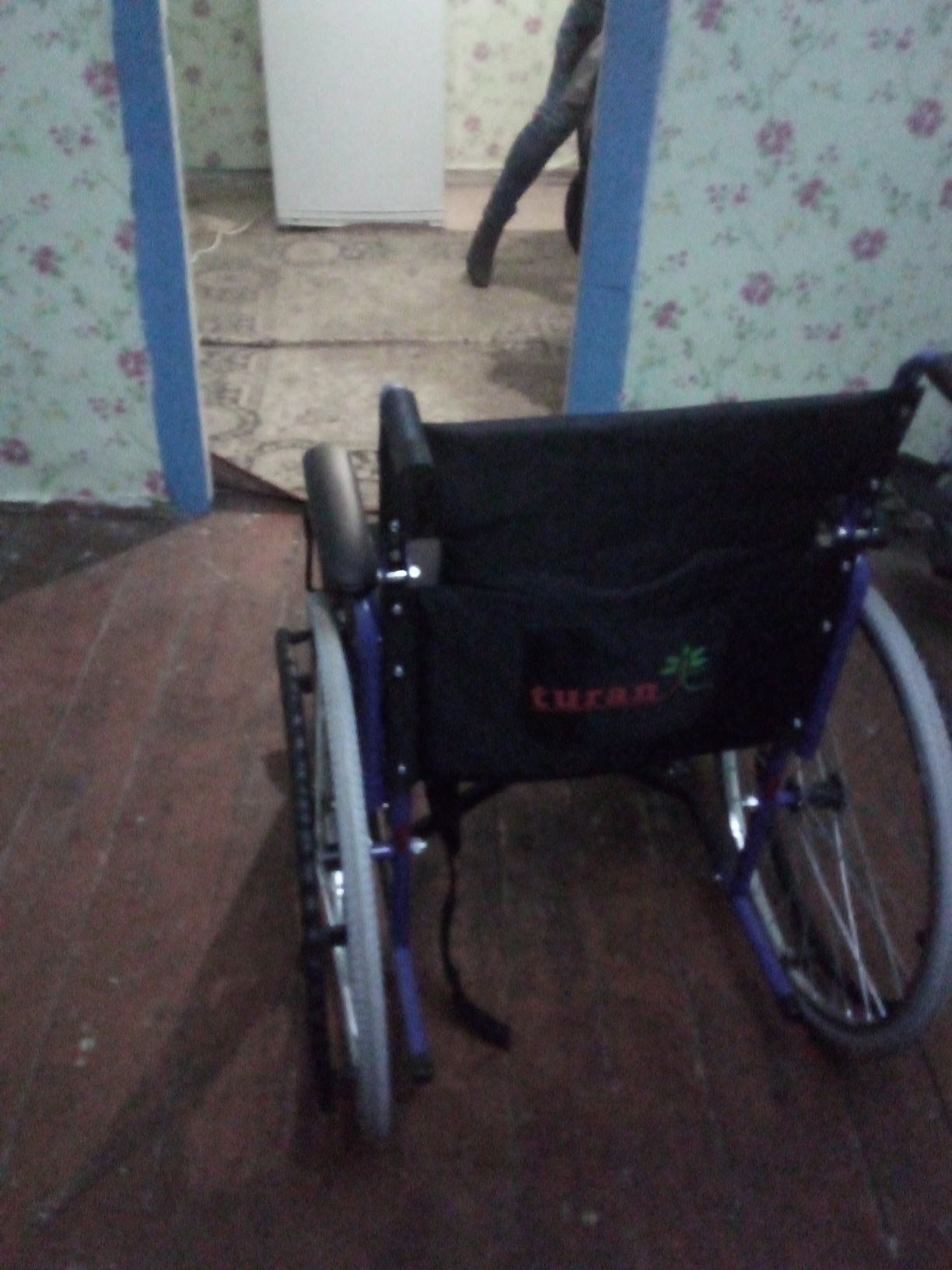 Продам две инвалийдные коляски