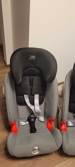 2 scaune masina Britax Romer Advansafix II, pret per buc