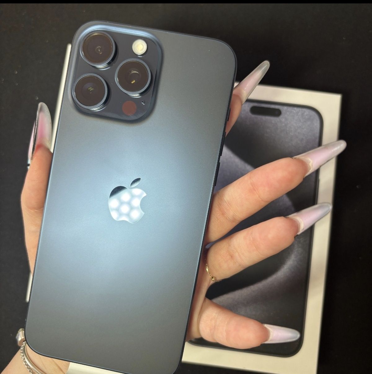 Vând iPhone 15 pro max