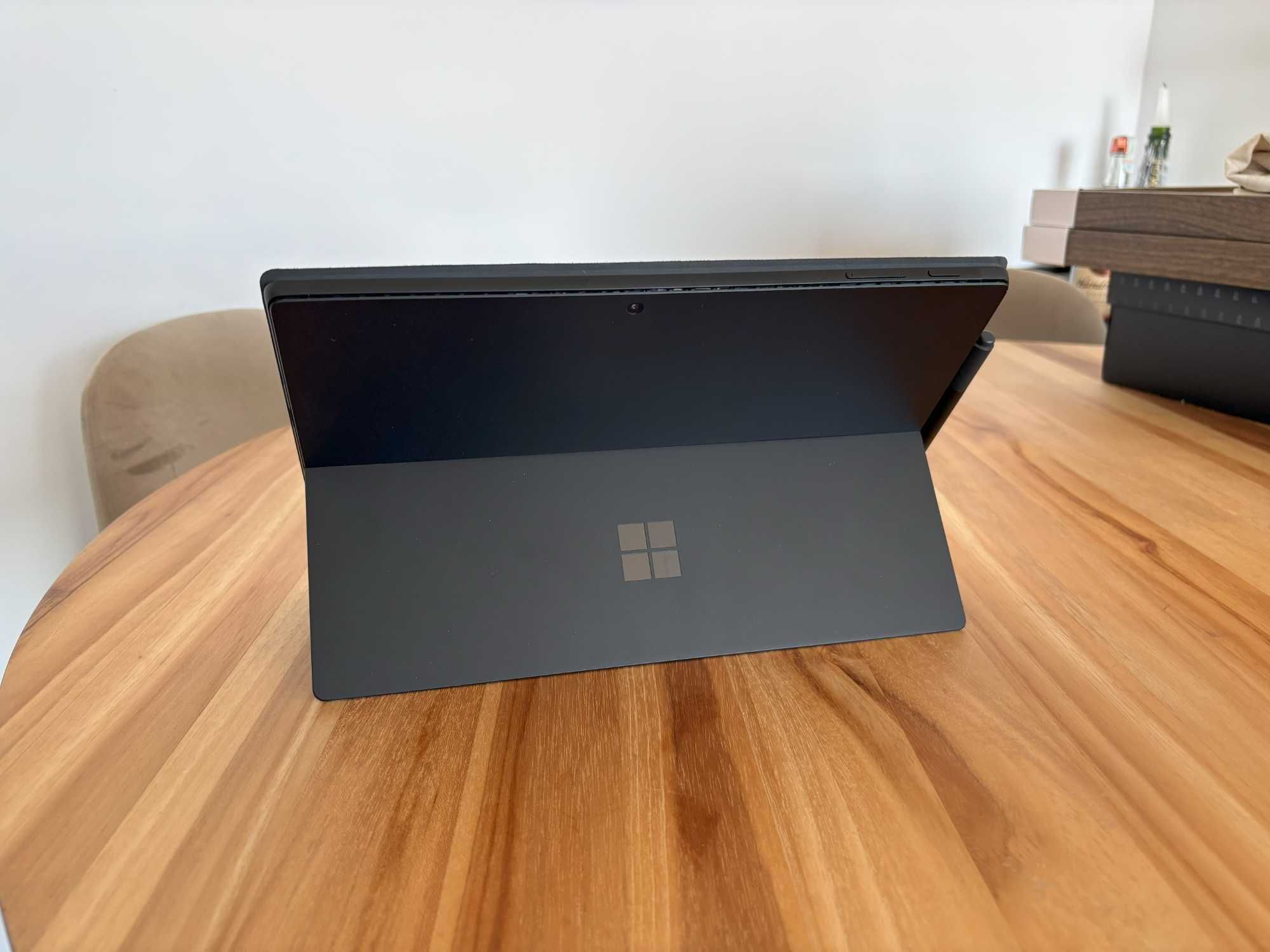 Microsoft Surface 7 Pro - i7 - 16 GB RAM - 512 GB - Toate Accesoriile