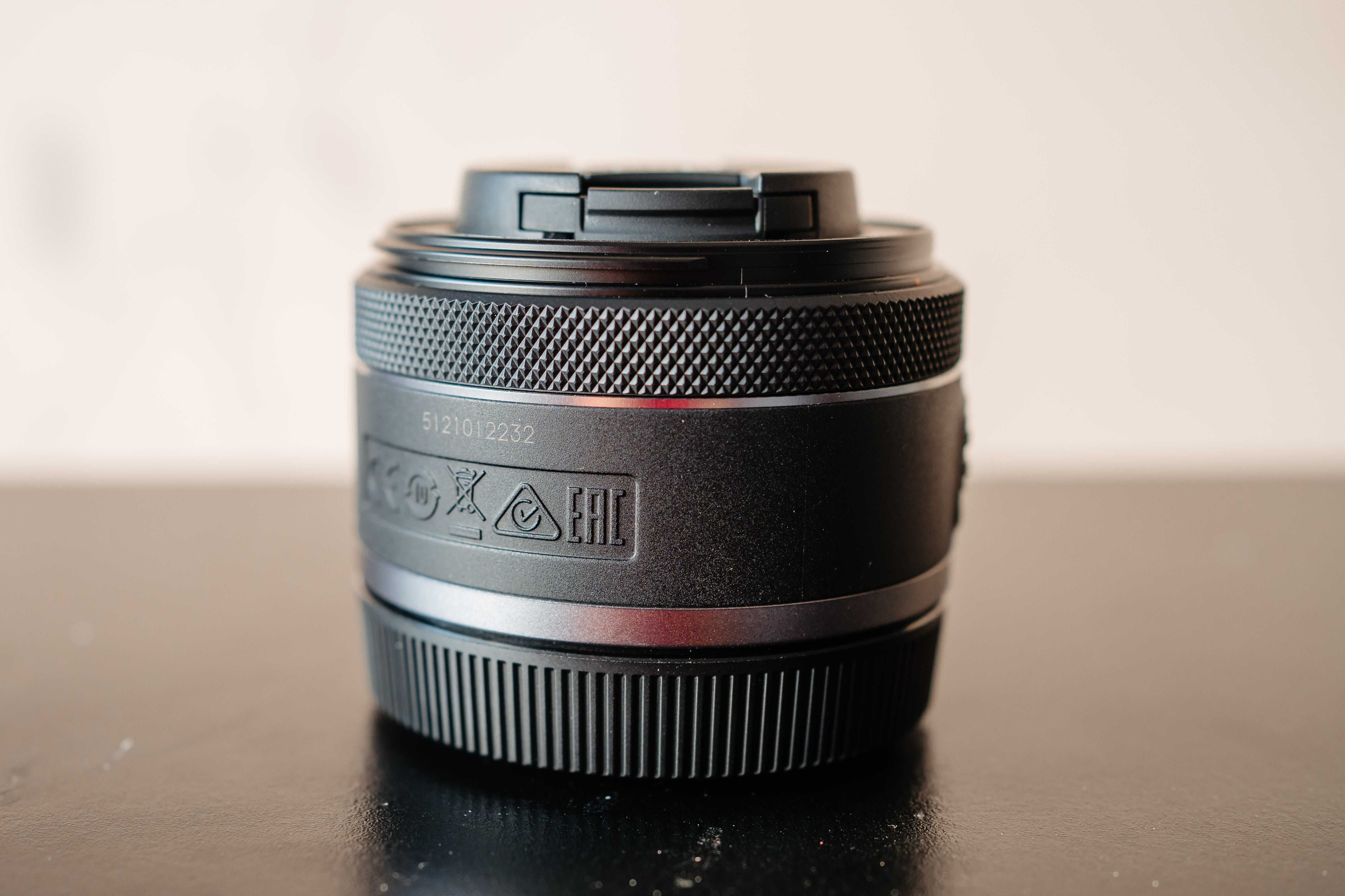 Canon RF 50mm f/1.8 STM nou – mic, ușor și super luminos!