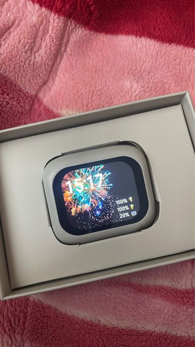 Vand casti noi la cutie