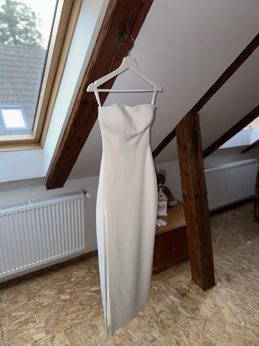 Rochie de civilă custom-made Conică accesorizată cu o Capă