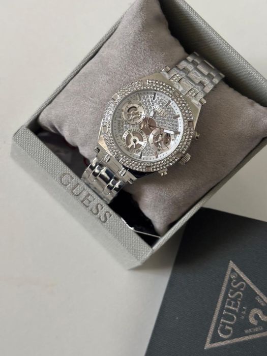 Продам часы Guess, как на фото /Оригинал