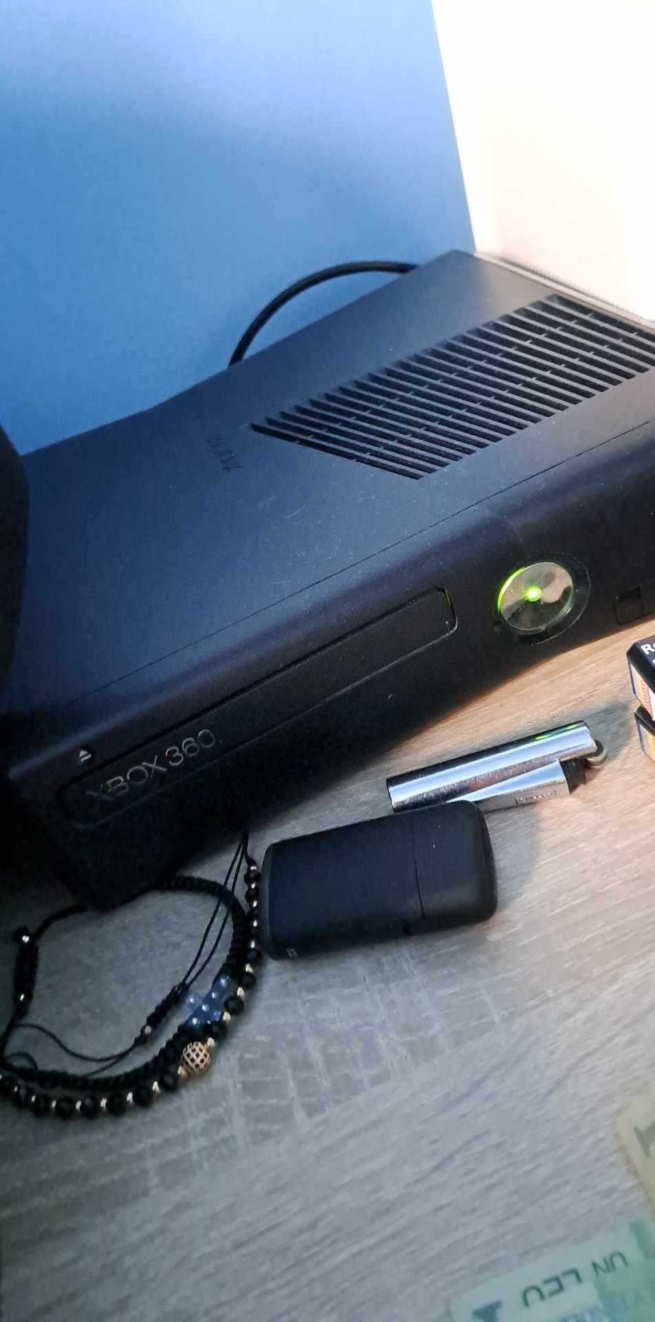 Vand Xbox 360 in perfecta stare
Doua manete,toate cablurile incluse si