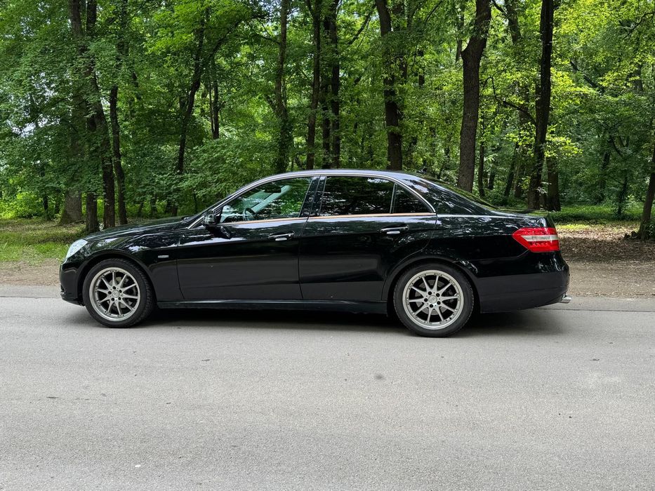 Vând Mercedes E class 2010