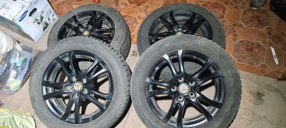 Jante platin cu anvelope de iarnă NOKIAN