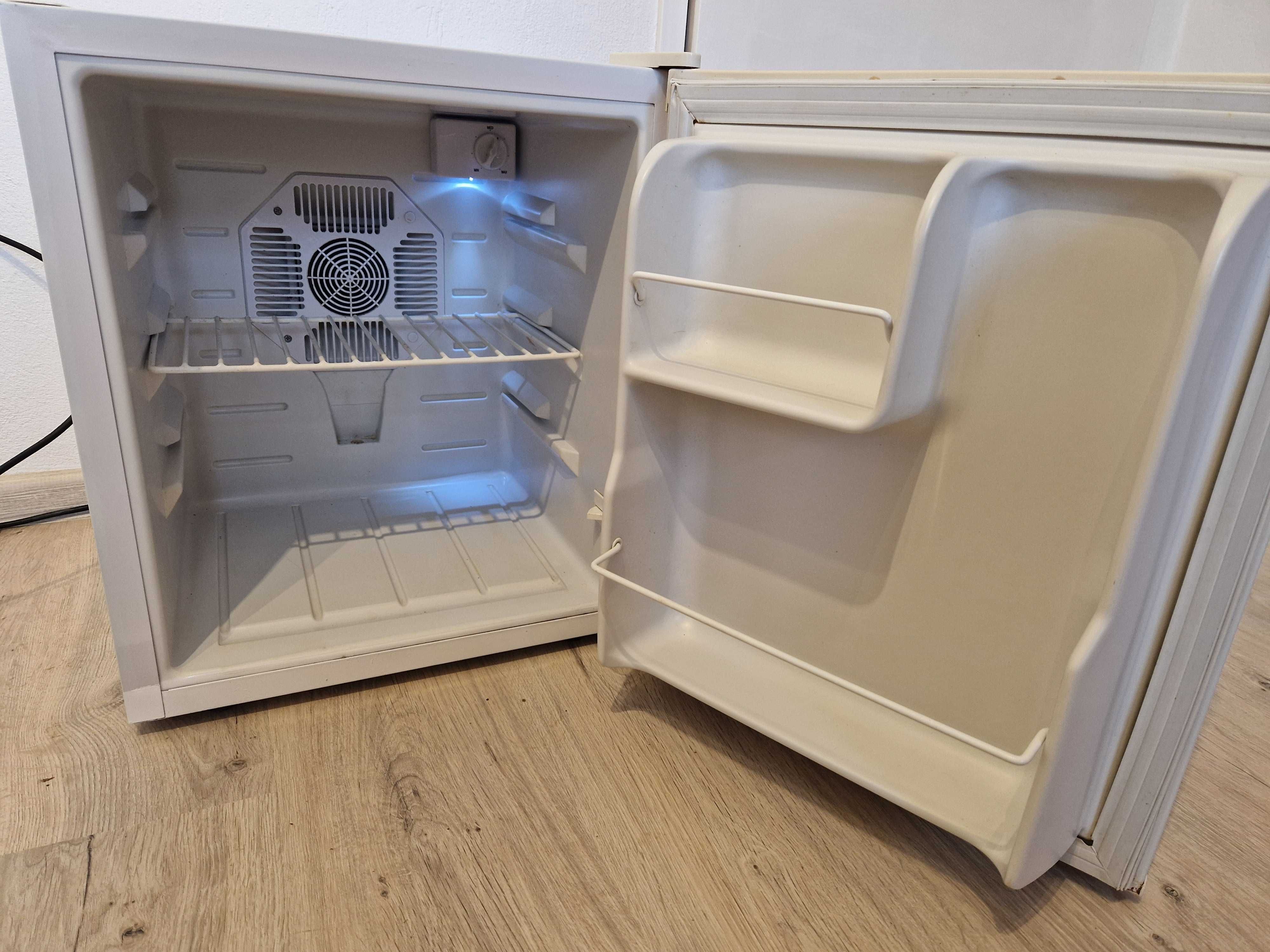 Хладилник мини-бар 45л, без забележка