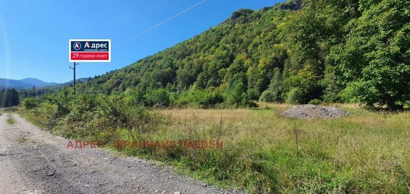 Парцел в Ловеч, област-с.Рибарица площ 1000 цена 20000