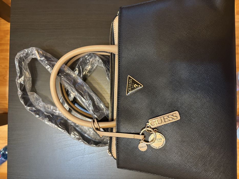 Geantă umăr Guess pt femei