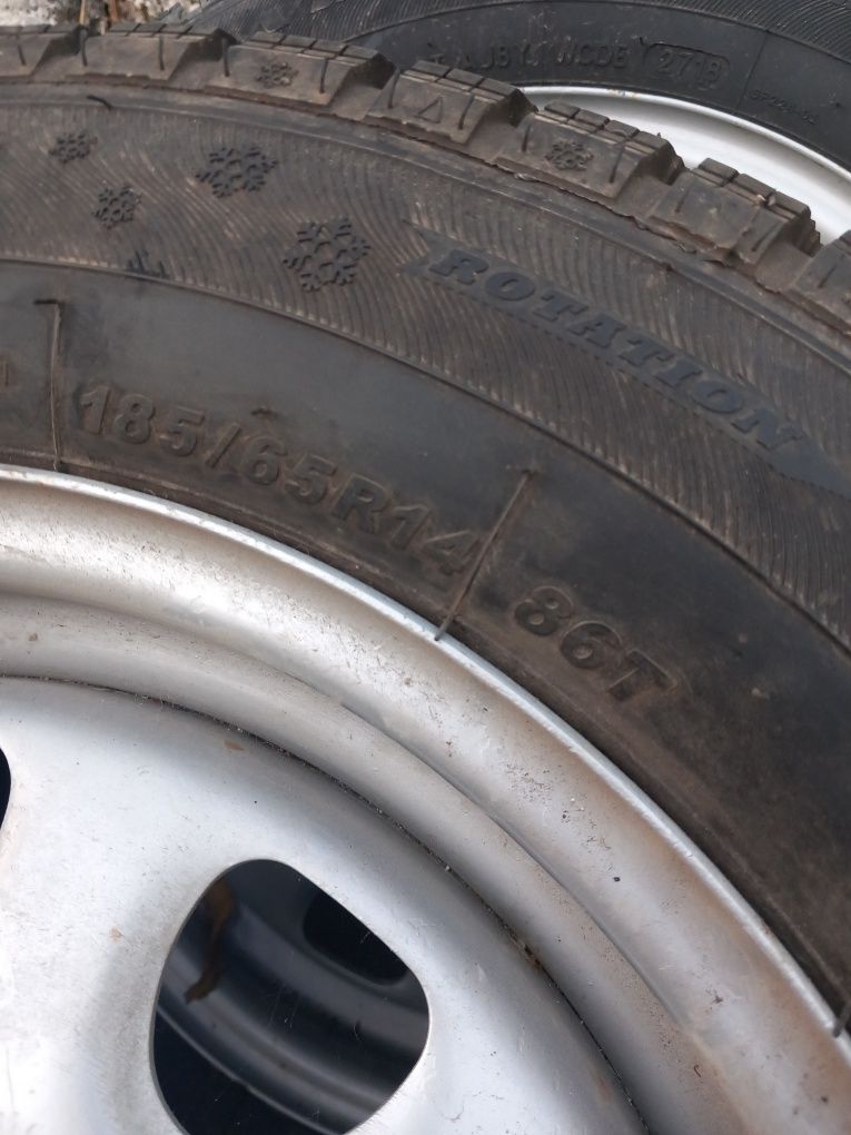 Джанти с гуми зимни 4х100 185/65 R14 Фолксваген Опел Volkswagen Opel