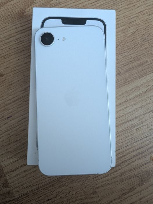 iPhone 16e ca și nou
