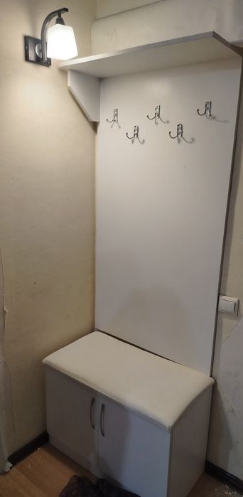 Вешалка с тумбой