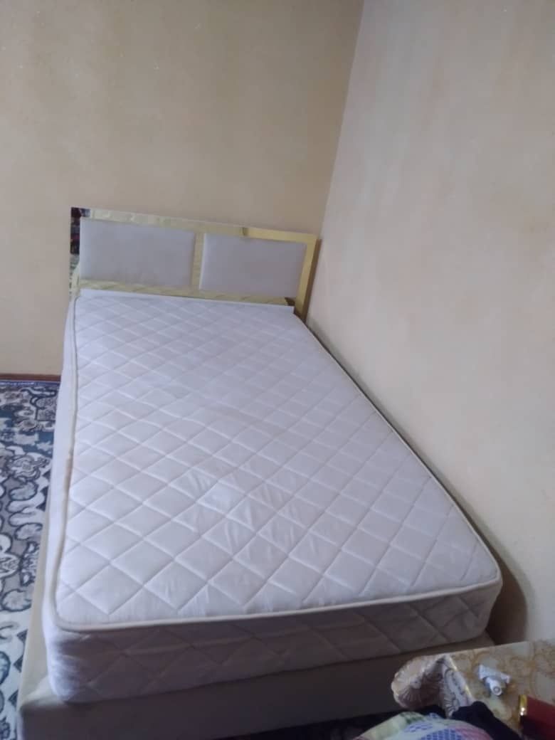 Divan 1 yarim kishilik