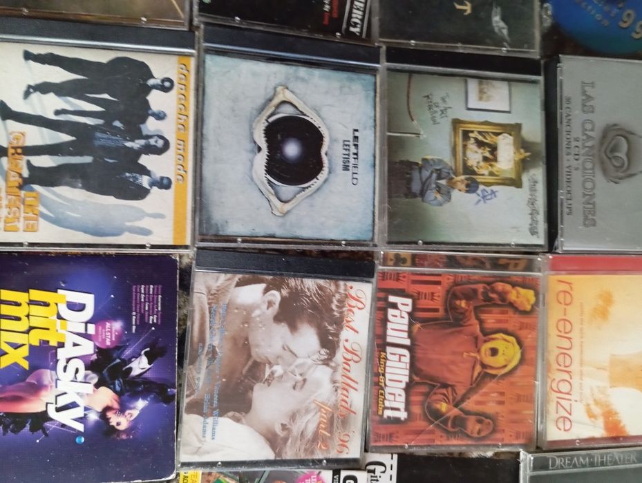 Cd с музика най-различни жанрове