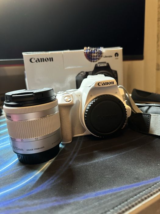 Фотоаппарат Canon 250D