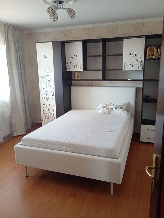 Închiriez apartament la vila.